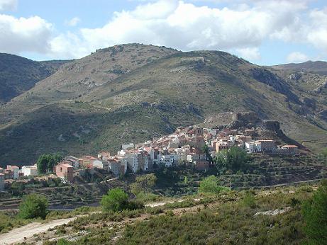 Bejis, a 90 kilómetros de Castellón, situado a unos 800 metros de altitud y en el corazón del Alto Palancia